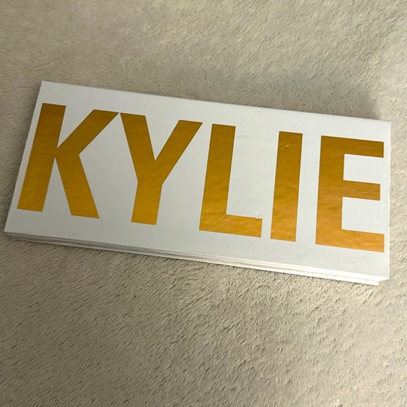 Kylie Cosmetics Eyeshadow Palette - Picture 3 of 4